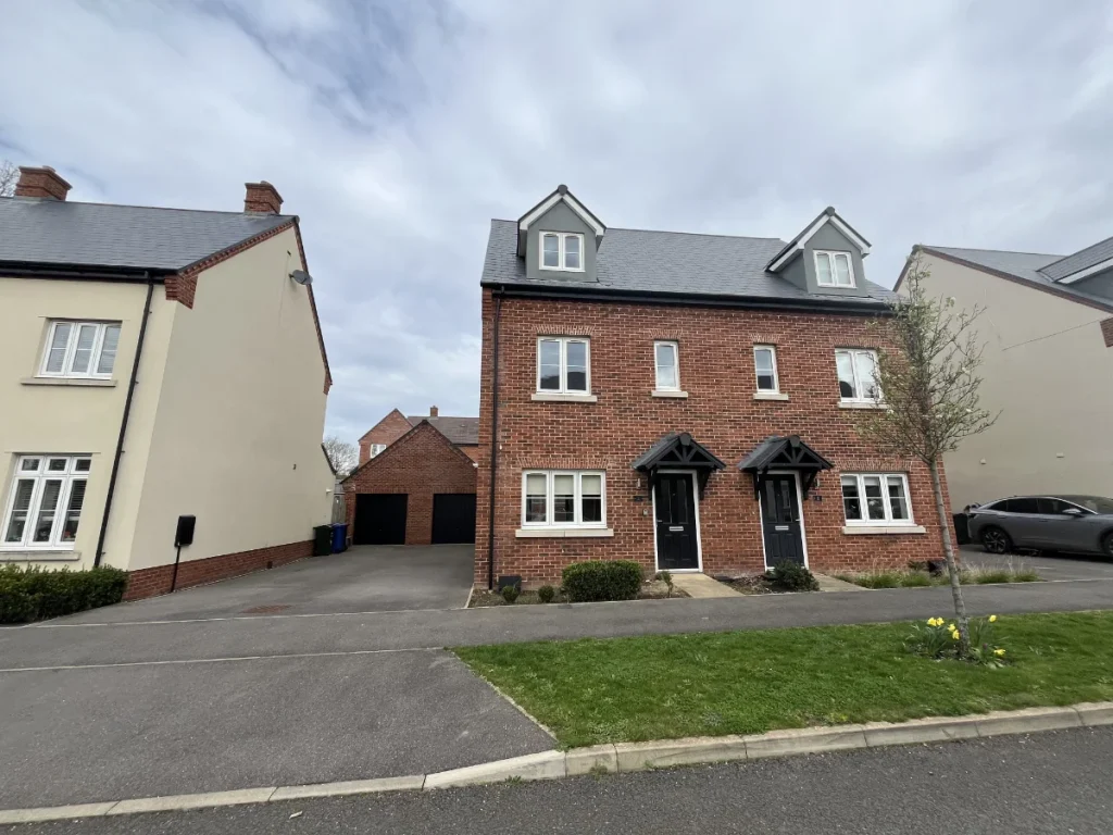 4 bedroom semi-detached property